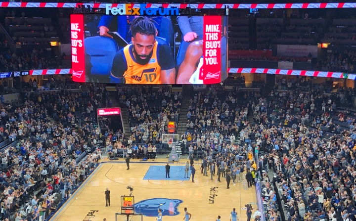 康利回家!灰熊主场播放致敬视频,球迷起立鼓掌,无愧球队传奇