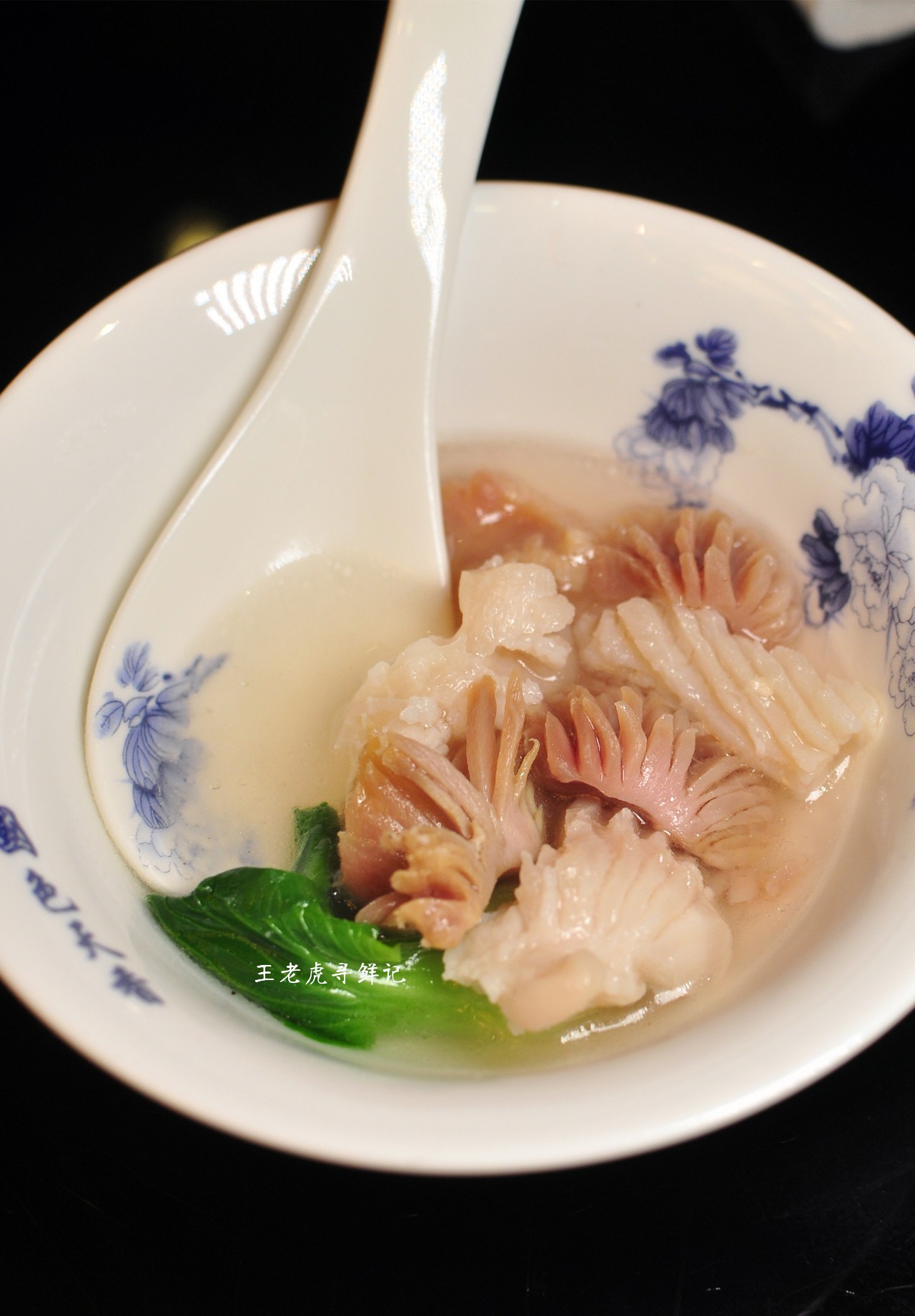一条白灼鲜鱿和一碗汤爆双脆犹如味蕾上白描的国画般的美