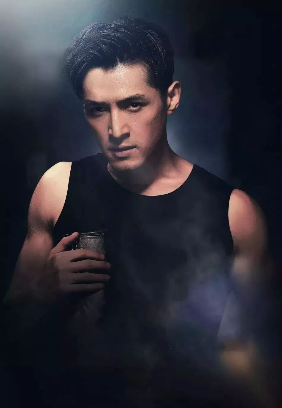 最凶残胡歌!3天断水打造胸器子弹肌,和陪泳女上演大尺度暴力美学