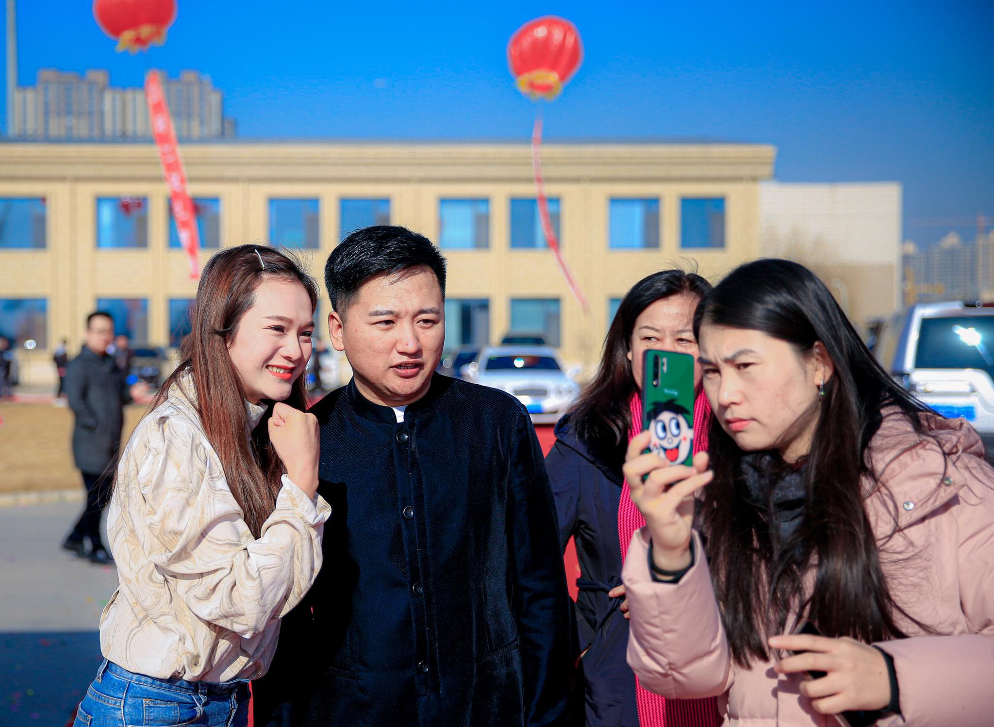 网红主播幻影哥电商扶贫,助力山西脱贫攻坚更好更快发展__凤凰网