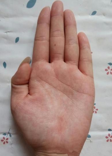 带三角形的女人手相,一生好命,要财有财,幸福婚姻__凤凰网