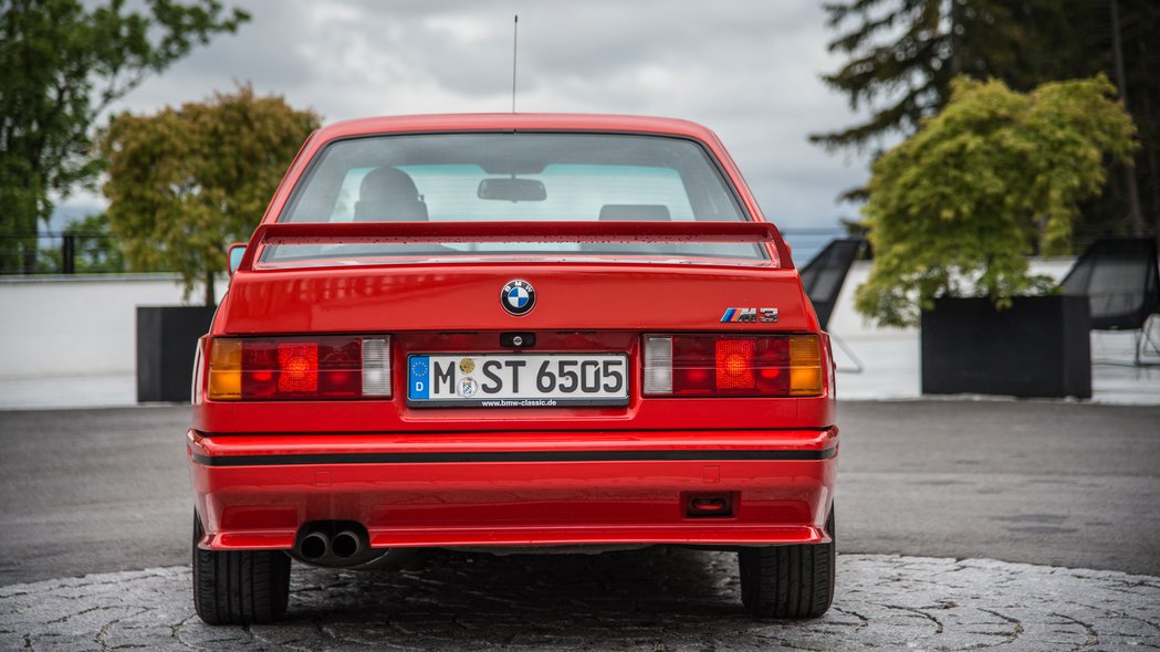 1986年推出的传奇宝马e30m3