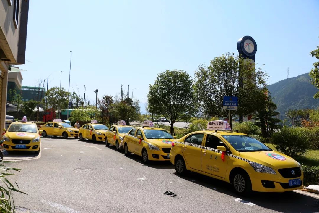 提档升级创建文明城市:奉节53辆全新长安铃木出租车开始投入运营