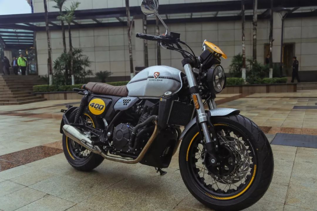 赛科龙发布多款新车!单缸250ml复古13800元,双缸水冷复古29800元起