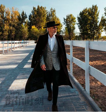 张双利——65岁热爱生活健身骑马 越活越年轻