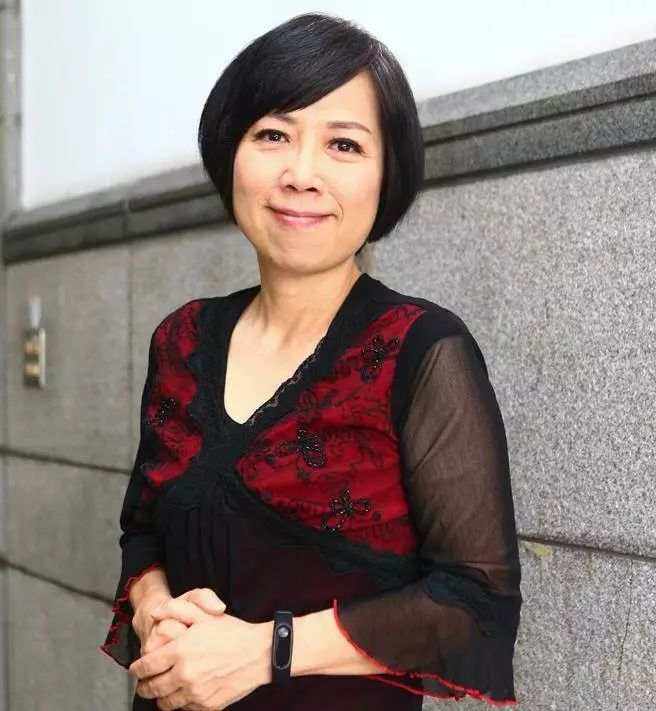 黄智贤告诉南都记者,她高度关注香港事态,而这也成了她近期在其它节目