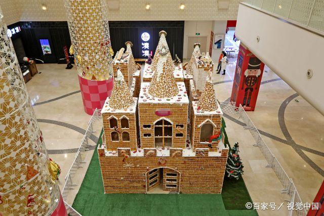 陕西西安:两吨食材造出5米高"姜饼城堡",12位烘焙师耗时一月