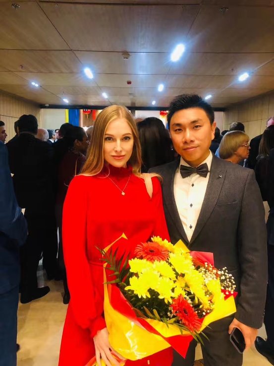 梅爱偲:普天同庆 万众欢腾 我为祖国而自豪 __凤凰网