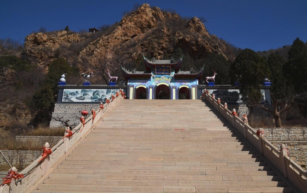 辽宁葫芦岛:山谷里的古老寺庙-灵山寺