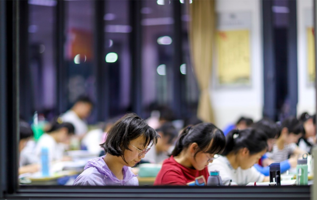 高中生的晚自习能做什么?这样安排,孩子学习成绩想不提高都难__凤凰网