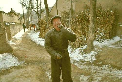 农村里的傻子,为什么会被称为“守村人”?每个村庄几乎都有_凤凰网