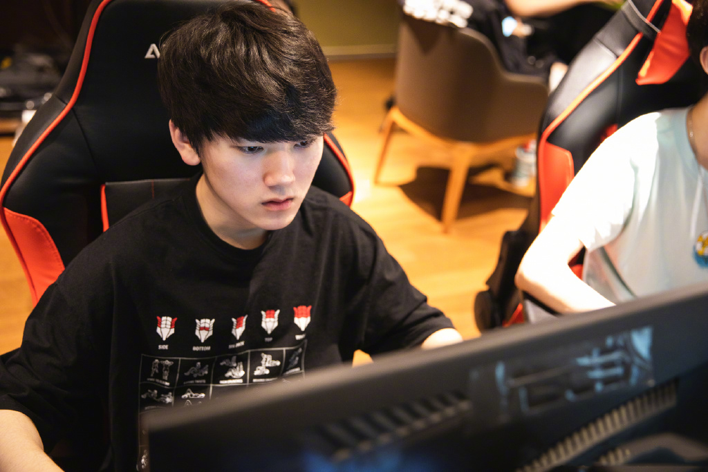 对线直接被打成0-12,小明成水子哥一生之敌?网友:钩子才是