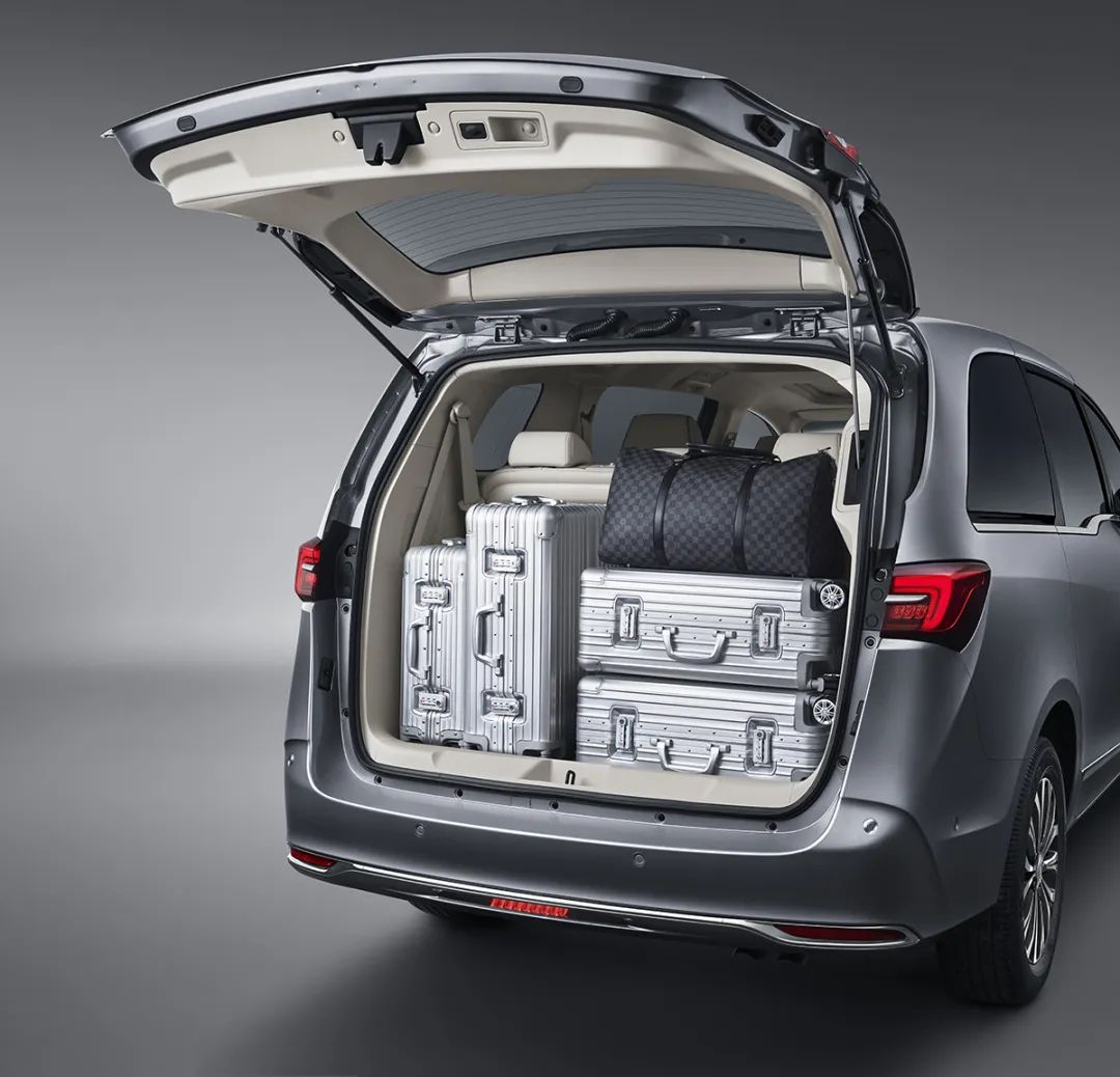 全新一代gl8陆上公务舱:"下探"家用市场?不!这是降维打击