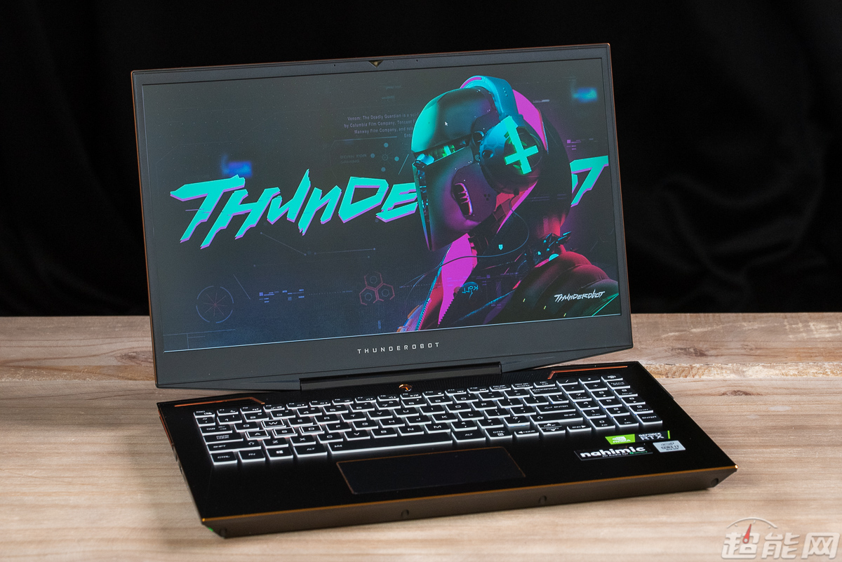 参与测试的雷神911 pro游戏本目前有青春版,豪华版和旗舰版三款,三者