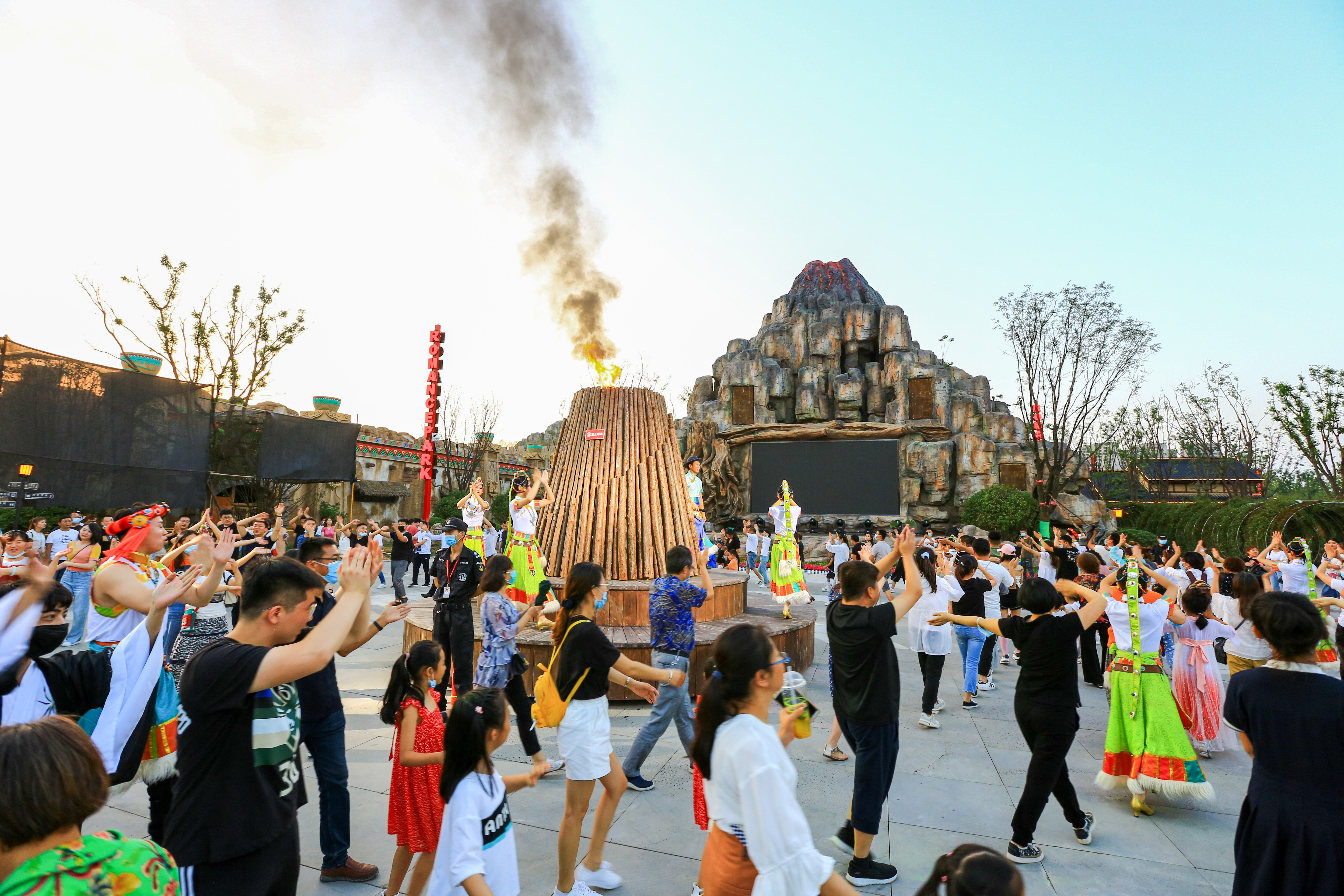 網紅城市西安新玩法,穿越在西安千古情裡,享受唯美的視覺盛宴