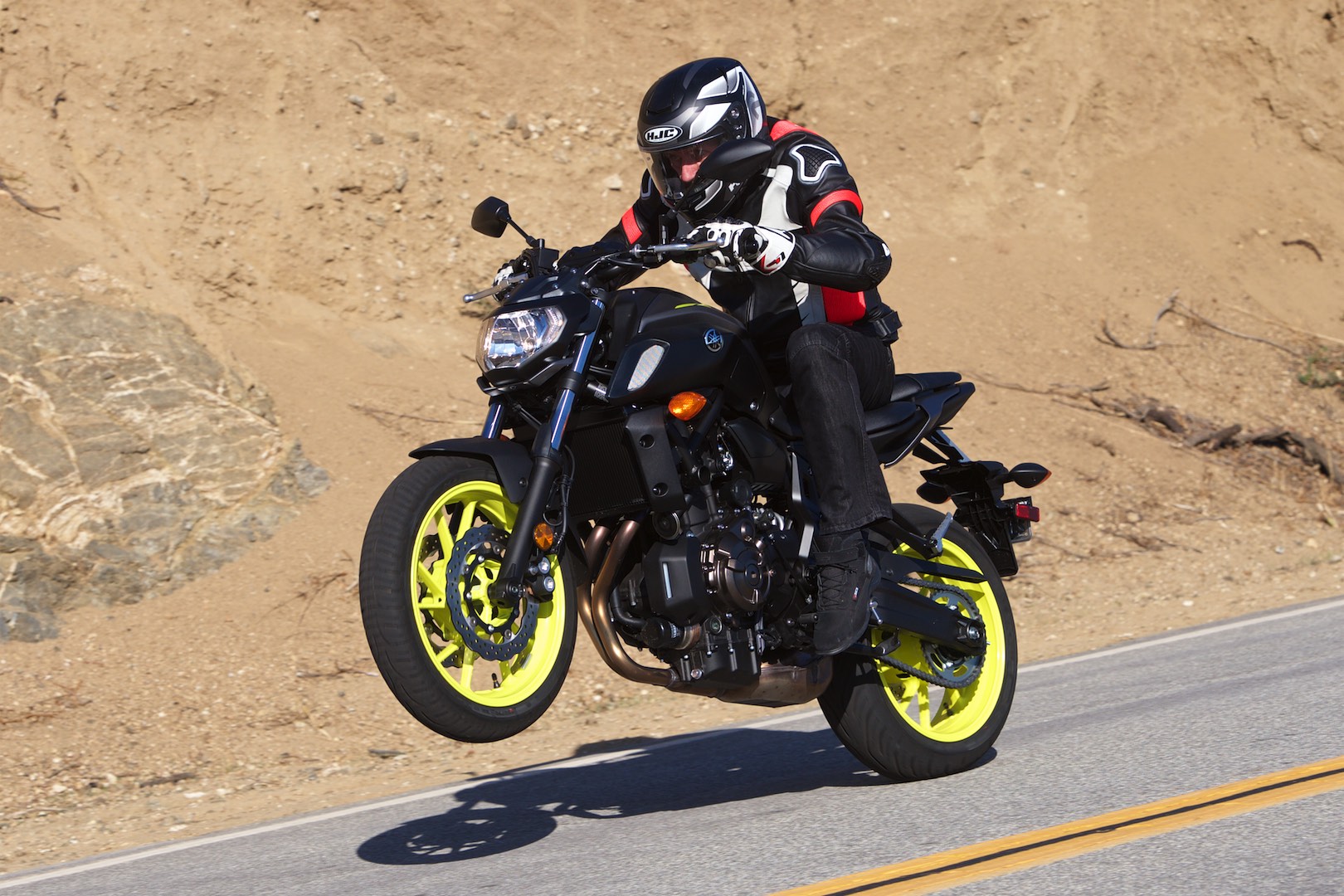 是搅局者还是开拓者雅马哈mt07挑战川崎z650