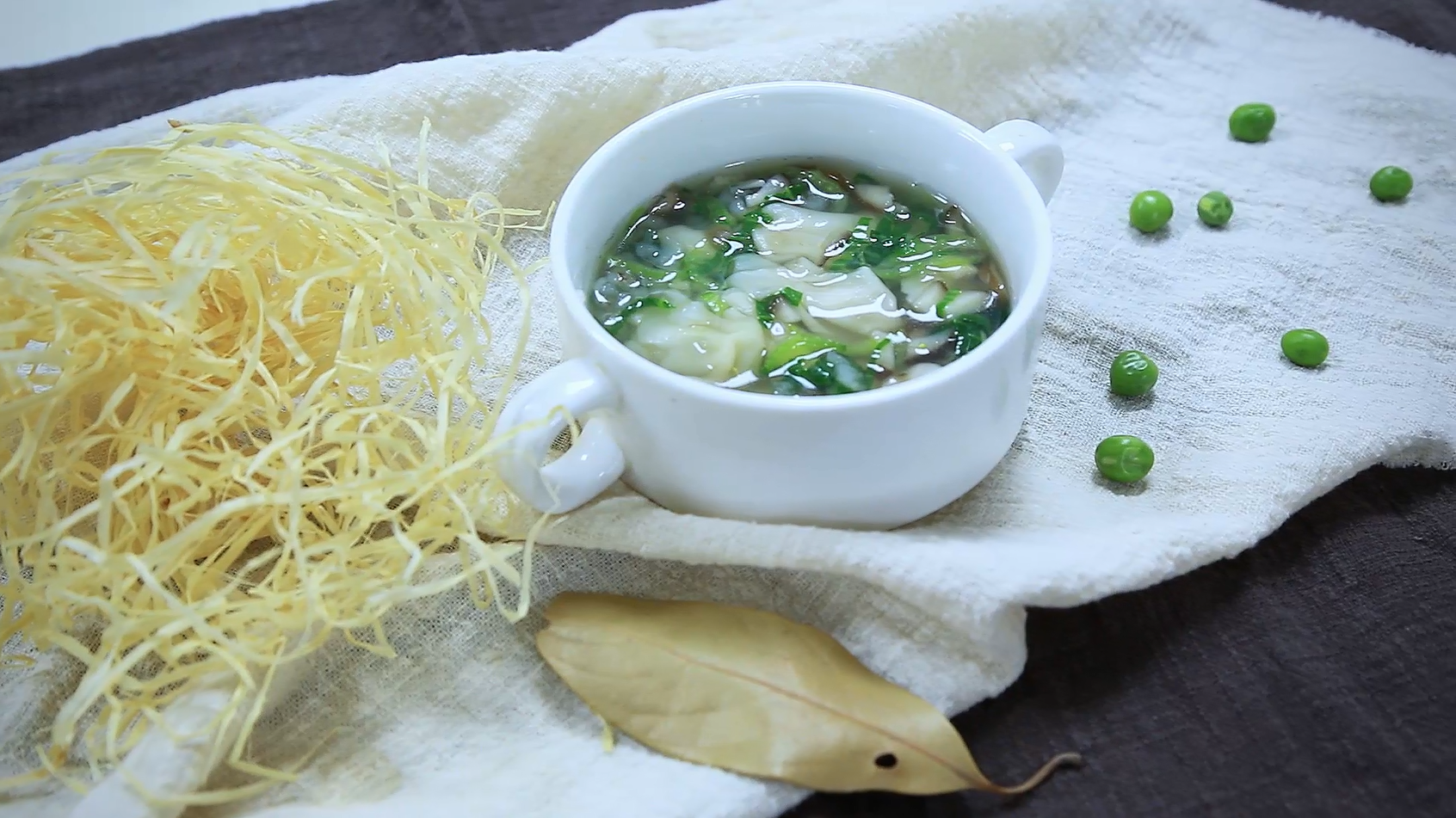 初哆咪美食:三鮮湯小餛飩!古韻承載千年,芬芳漂浮人間.