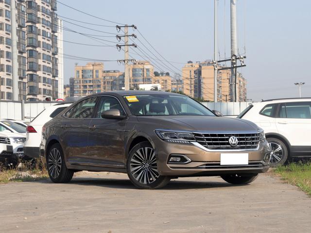 不愧是国人最爱汽车品牌,全新帕萨特商务出行最佳选择