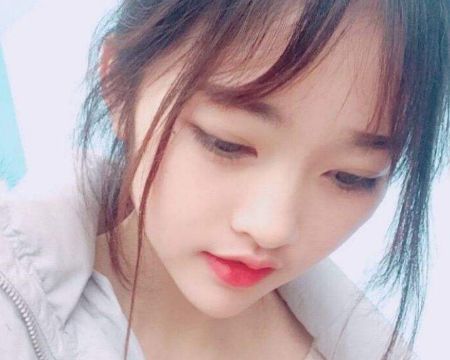 次惑小仙女剃头店遭粉丝偷拍,落空美颜滤镜后,皮肤泛黄眼神结巴__凤凰