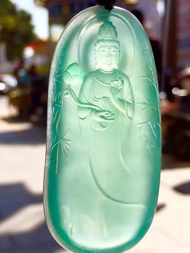 精品莫西沙翡翠原石高冰种晴底,起货的观音大牌,优雅十足