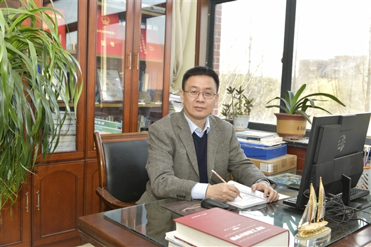 陈绍杰新时代挑山工