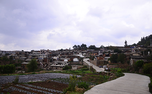 峨山甸中镇白土村图片