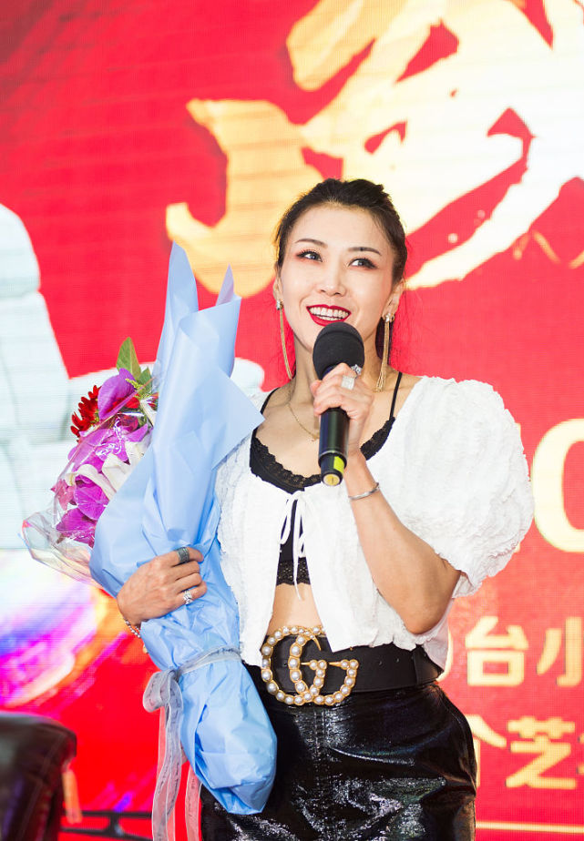 还记得唱《我不是黄蓉》的歌手王蓉吗?42岁的她现在长这样_凤凰网