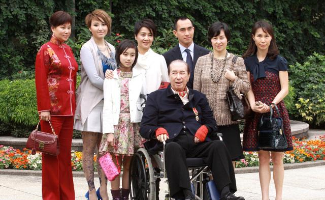 赌王何鸿燊去世,引发遗产争夺战,可谁还记得他开过的座驾?