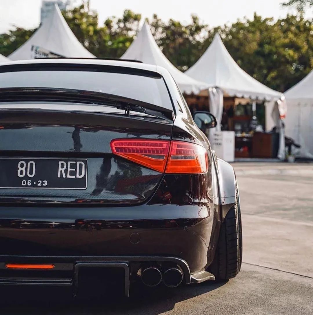 谁说玩姿态就不能跑低趴宽体奥迪a4移植rs5v8引擎