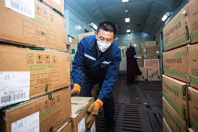 自疫情发生以来,北京西站一共运送防护用品,医疗器械,应急物资150批
