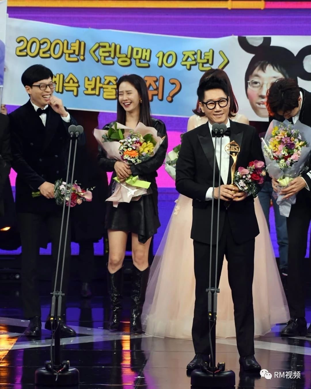 sbs官方ins更新rm演艺大赏获奖图