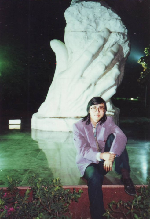 1993年,只有17岁,在深圳读大学的颜开