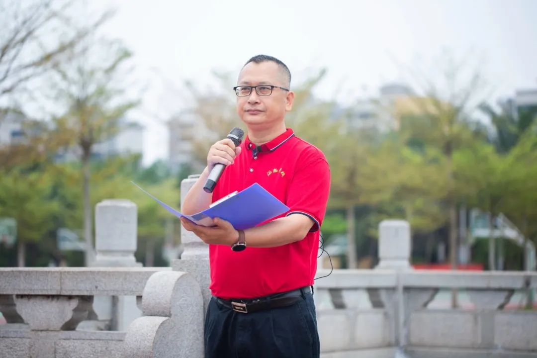 校长担任升旗手海桂学校这场线上升旗仪式给力