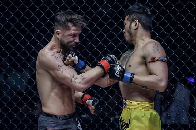 "肥鸭"雅桑克莱大婚,35岁的泰拳传奇未来路在何方?