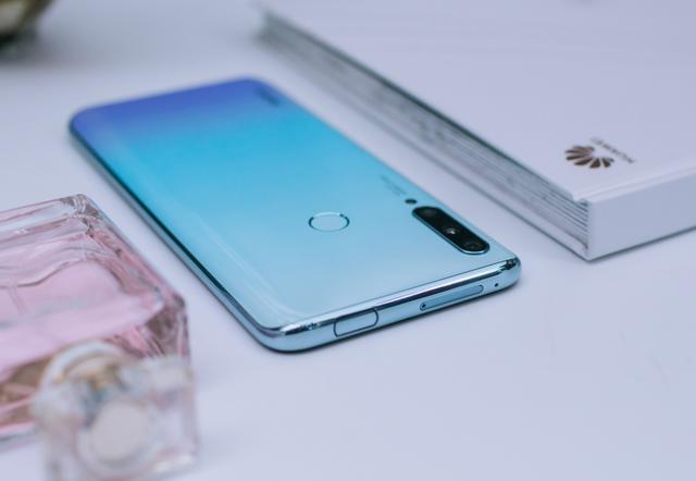 外观潮流实力全面 华为畅享10 plus成年轻人热宠机型