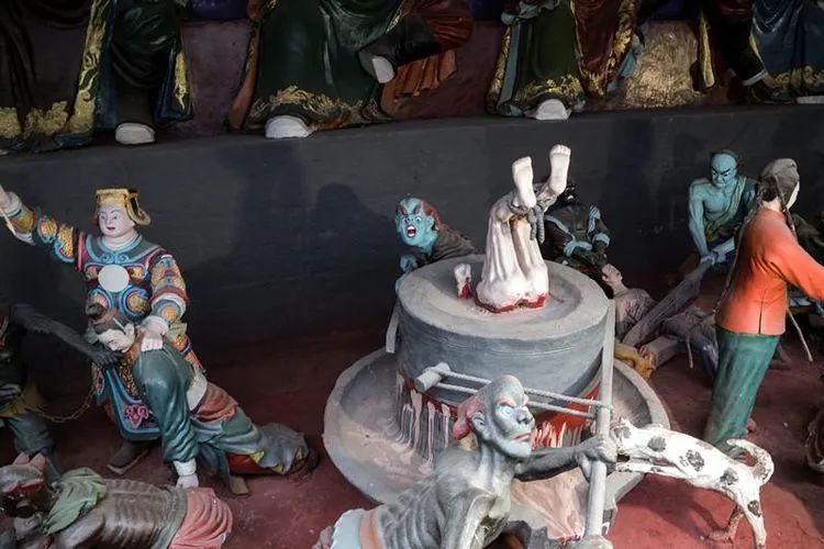 丰都鬼城又称为"幽都","鬼国京都 "鬼城以各种阴