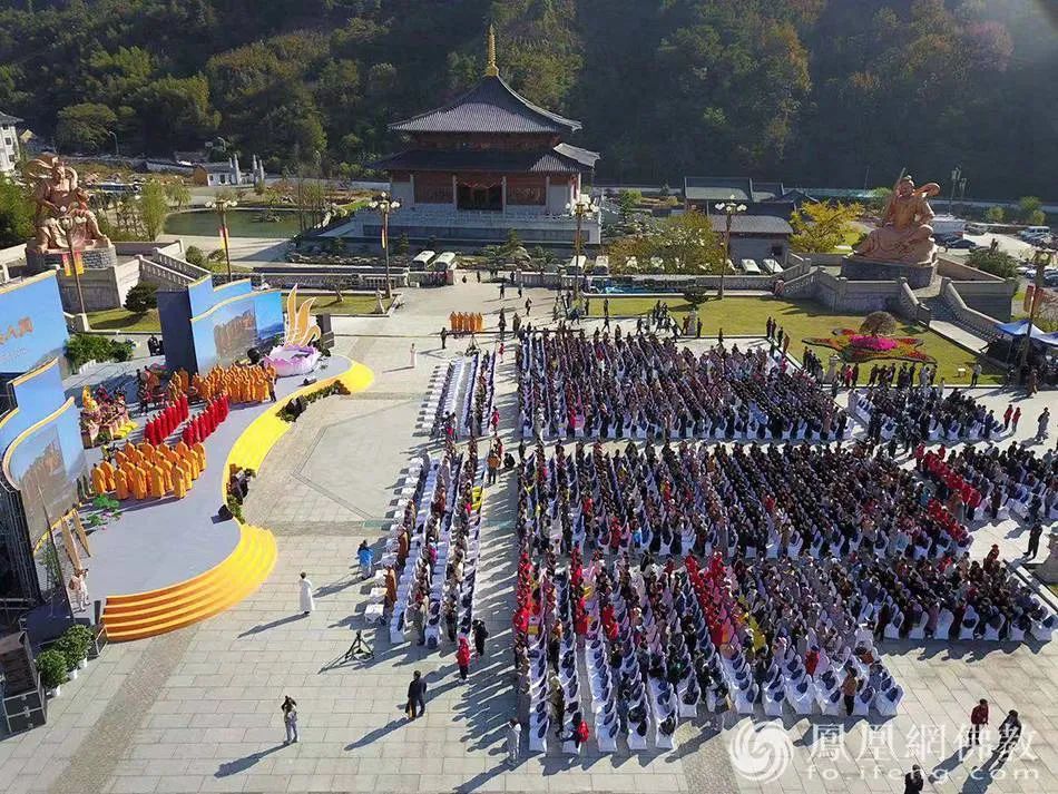 往届雪窦山弥勒文化节盛况(图片来源:凤凰网佛教)