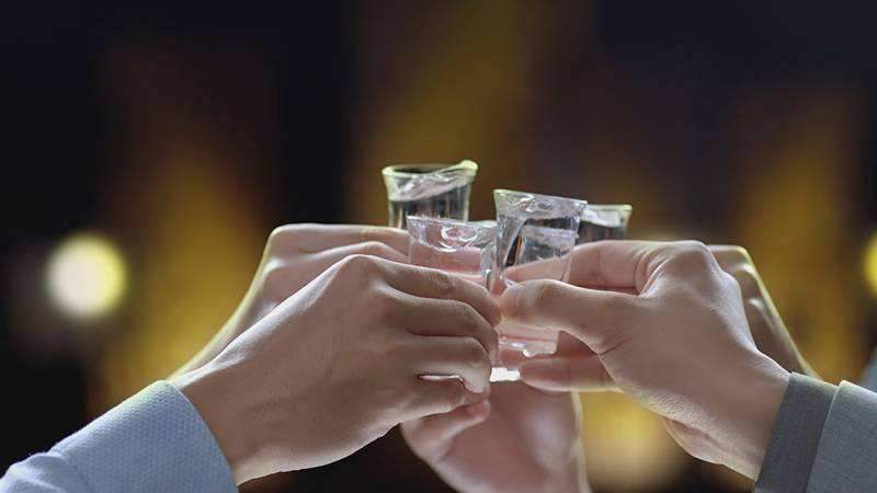 喝酒的四大禁忌,养生专家教你如何健康饮酒!__凤凰网