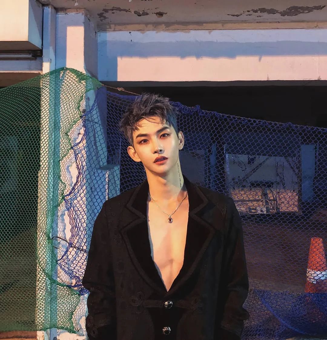 韩国素人小哥哥因证件照太帅刷爆ins,制服控已沦陷,颜值也太高了吧