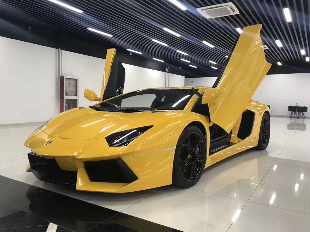 一线明星冯绍峰座驾 16年7月上牌 兰博基尼大牛lp700 9200公里