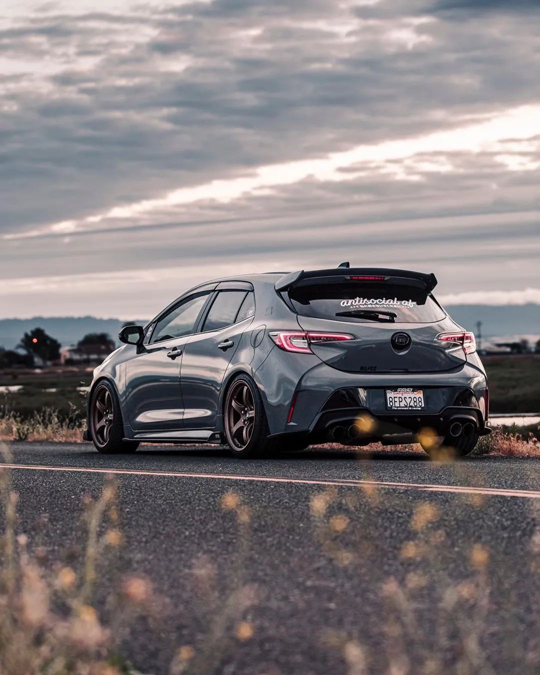 更车室谁说买菜车不好改丰田雷凌也可以很帅