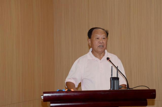 省高科技产业化协会理事长孙同川向专委会授牌并宣布专委会正式成立