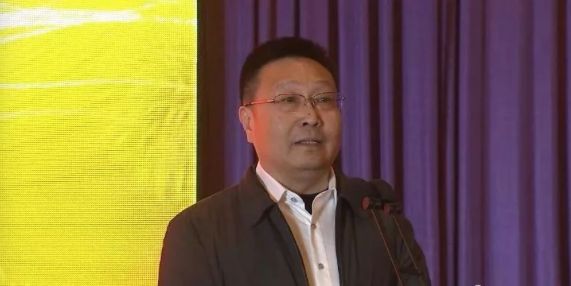 市委副书记崔浩泉主持市委市政府工作情况通报会.