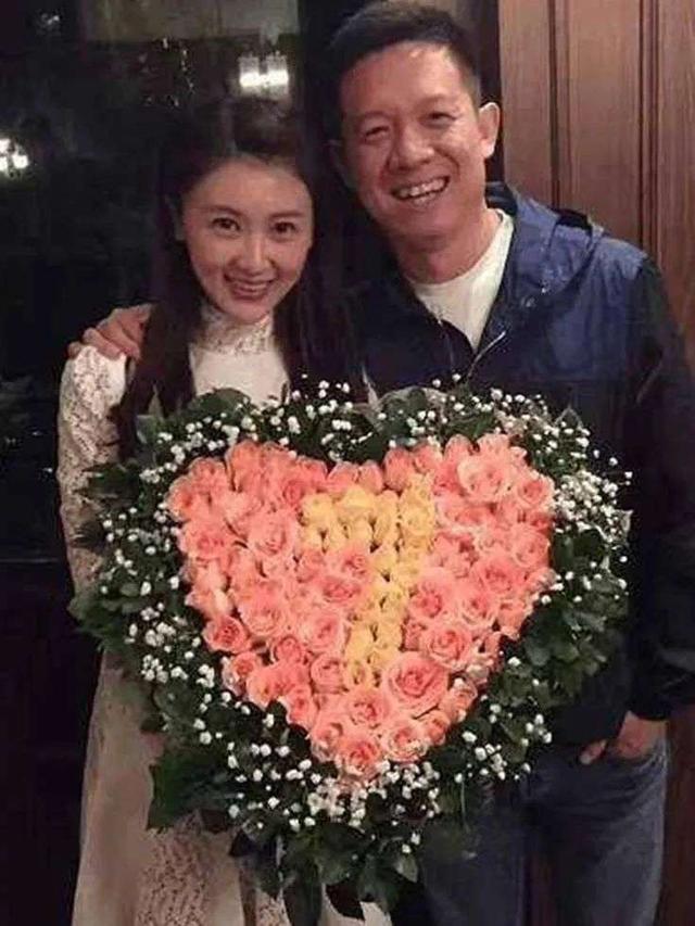 贾跃亭与前妻甘薇合影