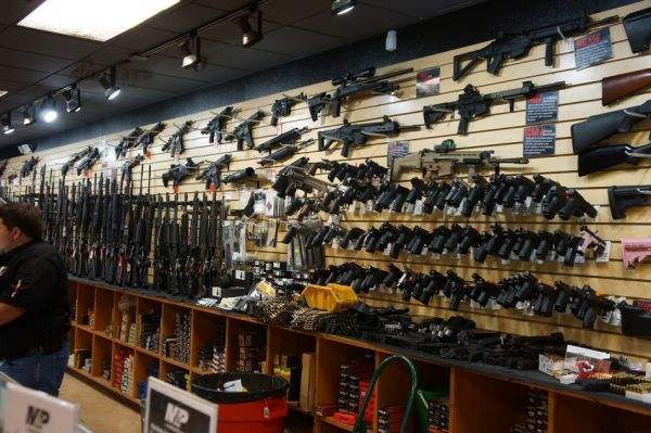 男儿何不带吴钩,我在美国武器店购买武器经历