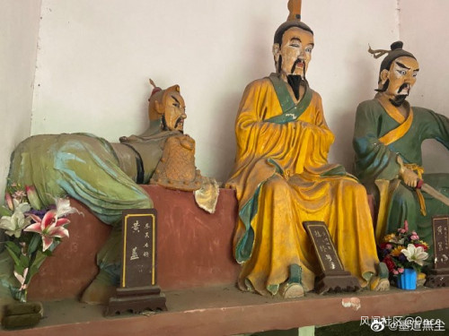 湖南5A级景区现魔性黄盖雕像 网友纷纷吐槽