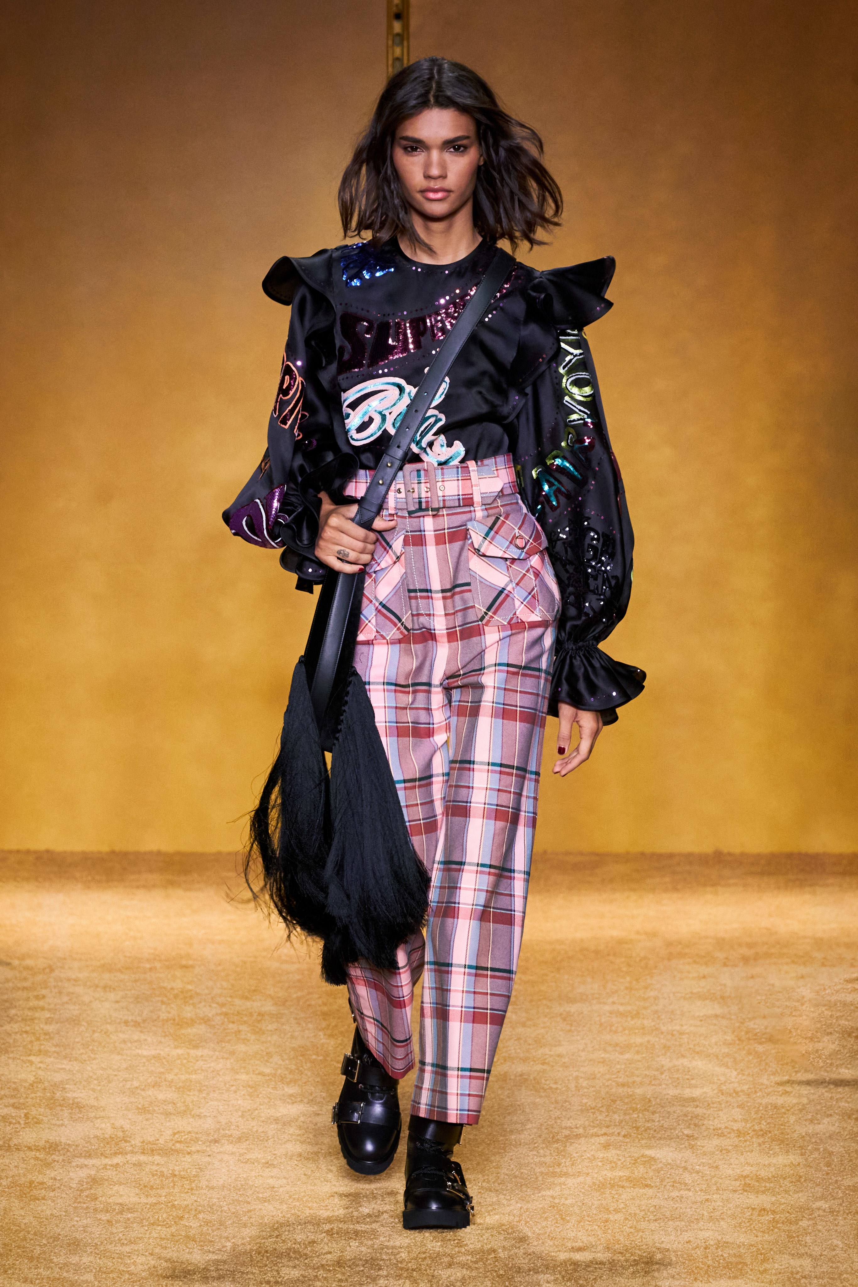 zimmermann2020秋冬纽约时装周散发波西米亚式魔力