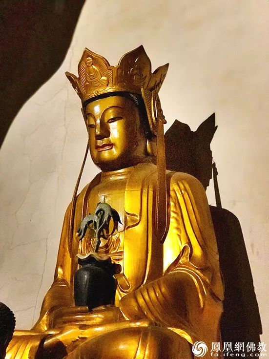 山东大灵岩寺观世音菩萨.