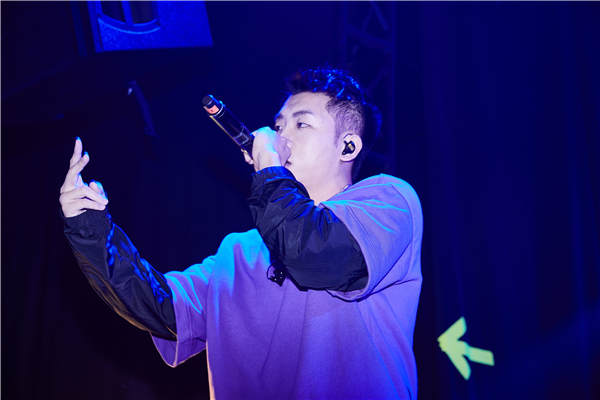 杨和苏《小丑女》mv上线 创意动画诉说"她"力量__凤凰网