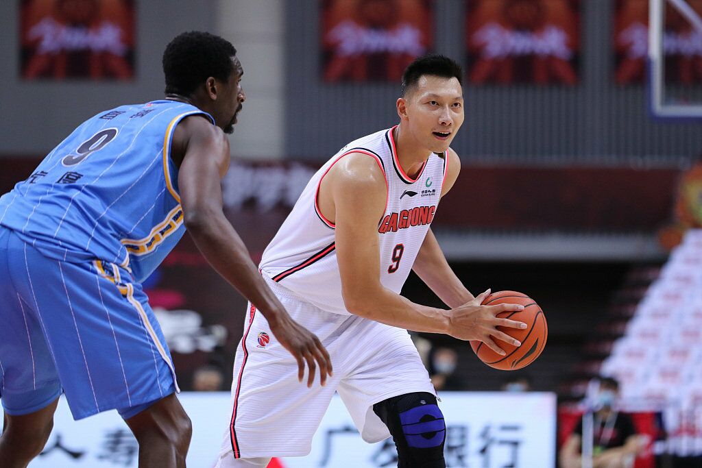 首钢球迷不服广东10182北京尤度伤退林书豪与赵睿激烈对抗